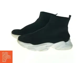 Sorte sneakers (str. 39)