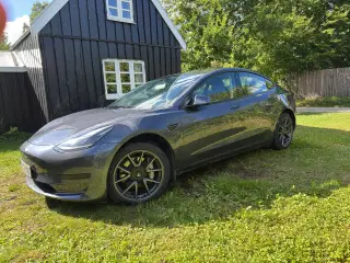 Tesla Model 3  Standard Range+ RWD