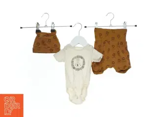 Babysæt med bodystocking, hue og shorts fra H&M (str. 62)