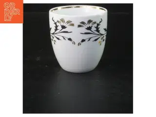 Porcelænskrus med dekorativ blomsterdesign fra Bo Concept (str. 9x9 cm)