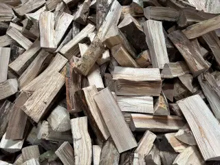 Fyrringsklart brænde af bøg, ask eller nåletræ