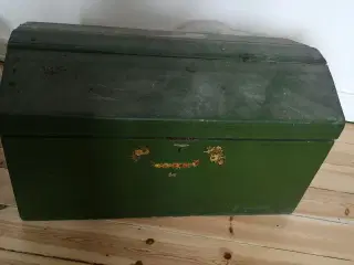 Kiste med buet låg