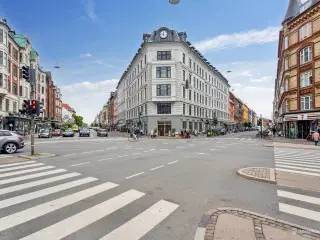 Suverænt kontorlejemål centralt på Østerbro lige ved Trianglen – tæt på metro. S-tog og Søerne