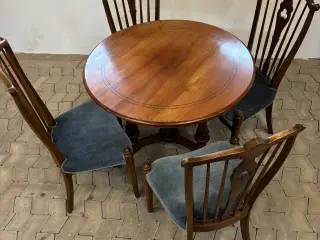 Rundt bord i træ med 4 stole, antik