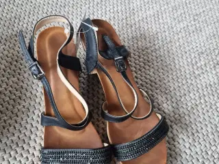Div sandaler og træningssko 
