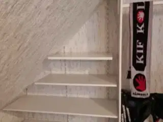 Hylder, hyldeknægte og bøjlestang.