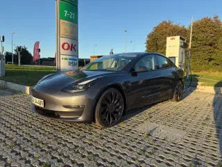 Tesla Model 3  Performance AWD