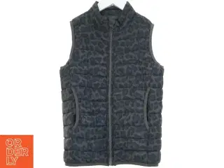 Vest fra Bakito (str. 140 cm)