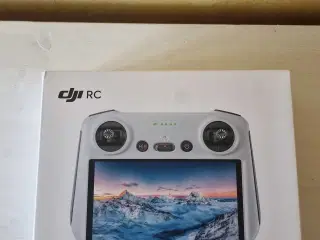 DJI RC Controller + silikone cover. 