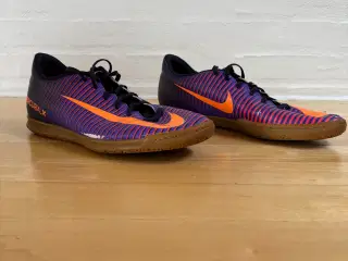Nike Mercurial indendørs fodboldsko i størrelse 43