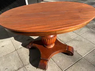 Gammelt teaktræ spisebord