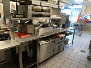 Rustfri stålbord med køleenhed (varmeskab medfølger ikke)
