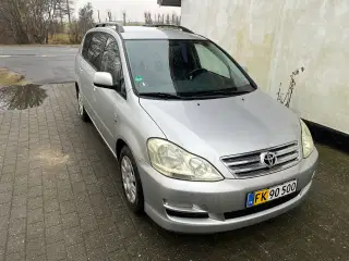 Toyota Avensis verso van