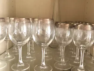 Glas med sølvkant