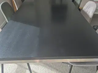 Spisebord med 6 stole