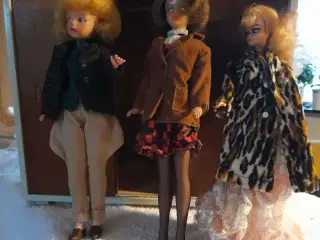 mannequindukker med garderobeskab ca. 60 år 