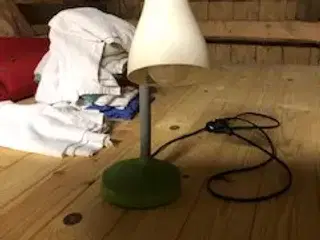 Grøn bordlampe