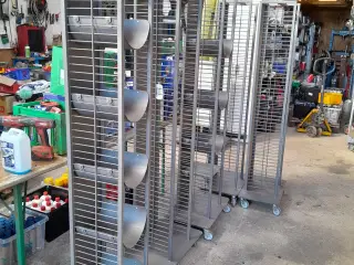 Diverse Butiks og grill og industri inventar. 