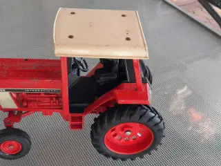 IH traktor