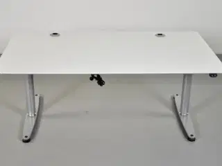 Hæve-/sænkebord med ny hvid plade og alugråt stel, 160 cm.