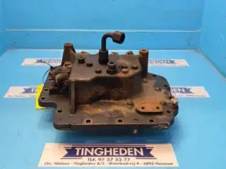 Ford 8340 Dæksel F3NN7Z479