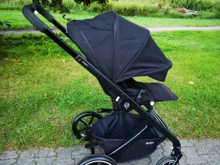 Butik pris 4.100kr  Cybex Klapvogn