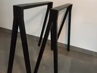 Bordben i træ på stål 