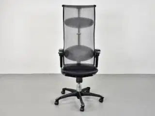 Häg h09 9231 kontorstol med sort læder polster og sort net ryg