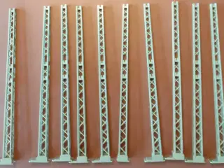 Märklin, kæmpe lot luftledninger og standere.