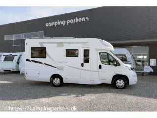 2020 - McLouis Mc4 330   Stor rundsiddegruppe i bagenden og 2 sænkesenge.