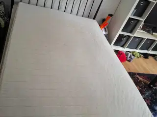 Komplet seng sælges