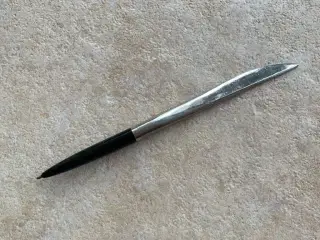 Brevåbner med kuglepen