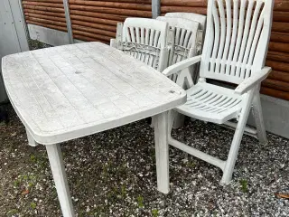 Havebord og 4 stole