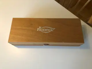 Pickwick te-kasse i flot træ