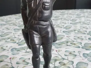 Statuette