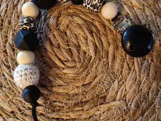 Ny håndlavet suttesnor