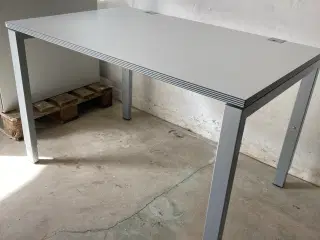 Arbejds/skrivebord m. Skuffeelement