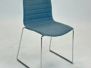 Arper Catifa 46 konferencestol (Lyseblå)