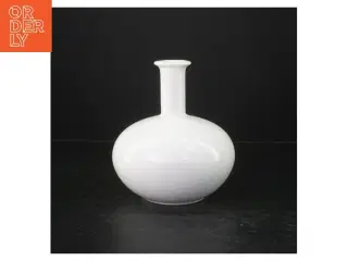 Hvid keramikvase (str. 17 cm)
