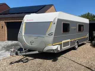 Skøn stor rummelig campingvogn