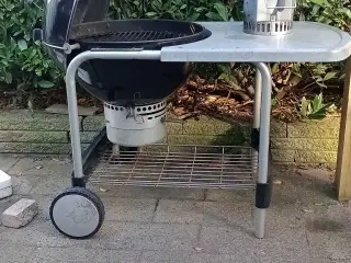 Grill : Weber kuglegrill med opstarter 