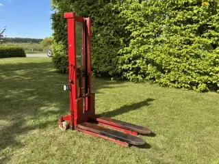 - - - Palleløfter