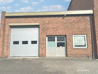 Lager / garage i Viborg centrum - i alt ca. 230 kvm