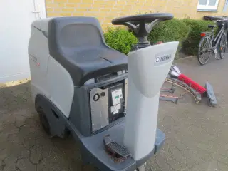 1 stk Nilfisk Selvkørende Model BR 751 Fejemaskine