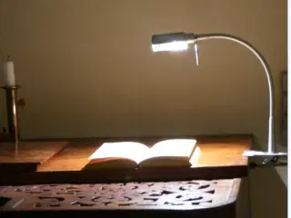 Arbejds-hobby-reol-senge-klaver-lampe