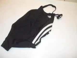 Badedragter i st. 98 / 104 Adidas og Soc
