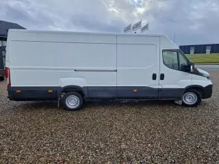 Iveco Daily 3,0 35S18 16m³ Van AG8