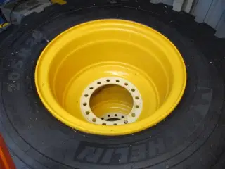 Michelin 20,5R25 Komplet fabriksnyt sæt på Volvo fælge.