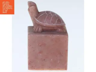 Skildpadde skulptur på base (str. 6x3,5 cm)