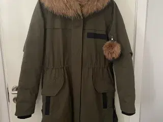 Frakke med mange funktioner 
